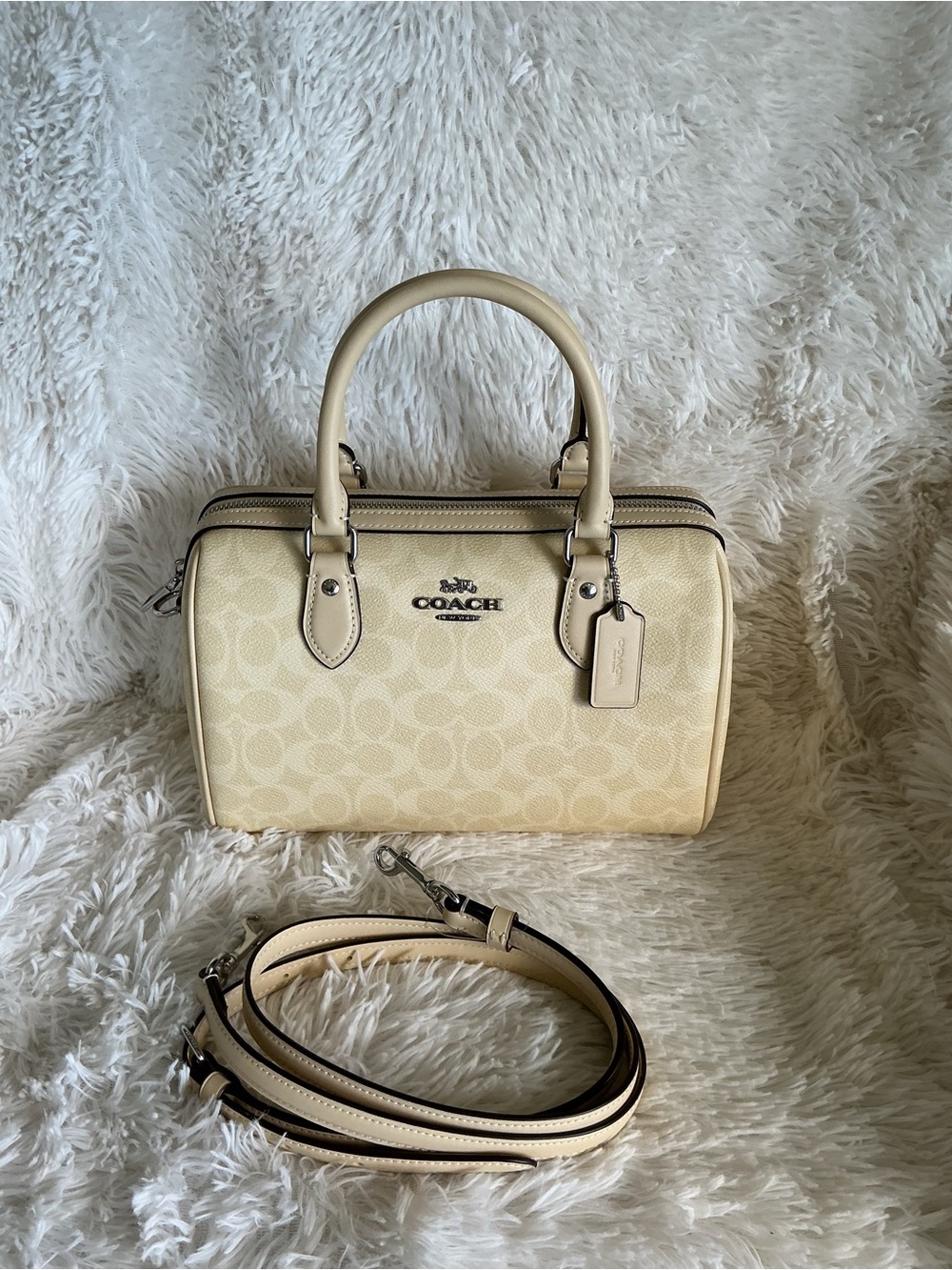 Coach Signature Medium Rowan